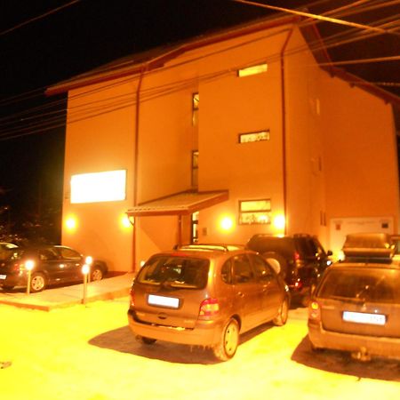Hotel FLORA ALPINA Azuga Kültér fotó