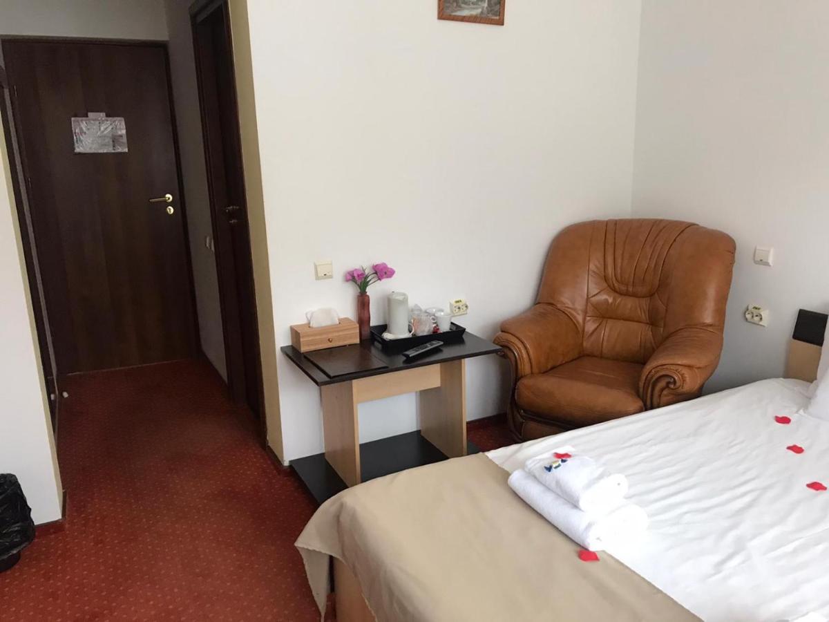 Hotel FLORA ALPINA Azuga Kültér fotó