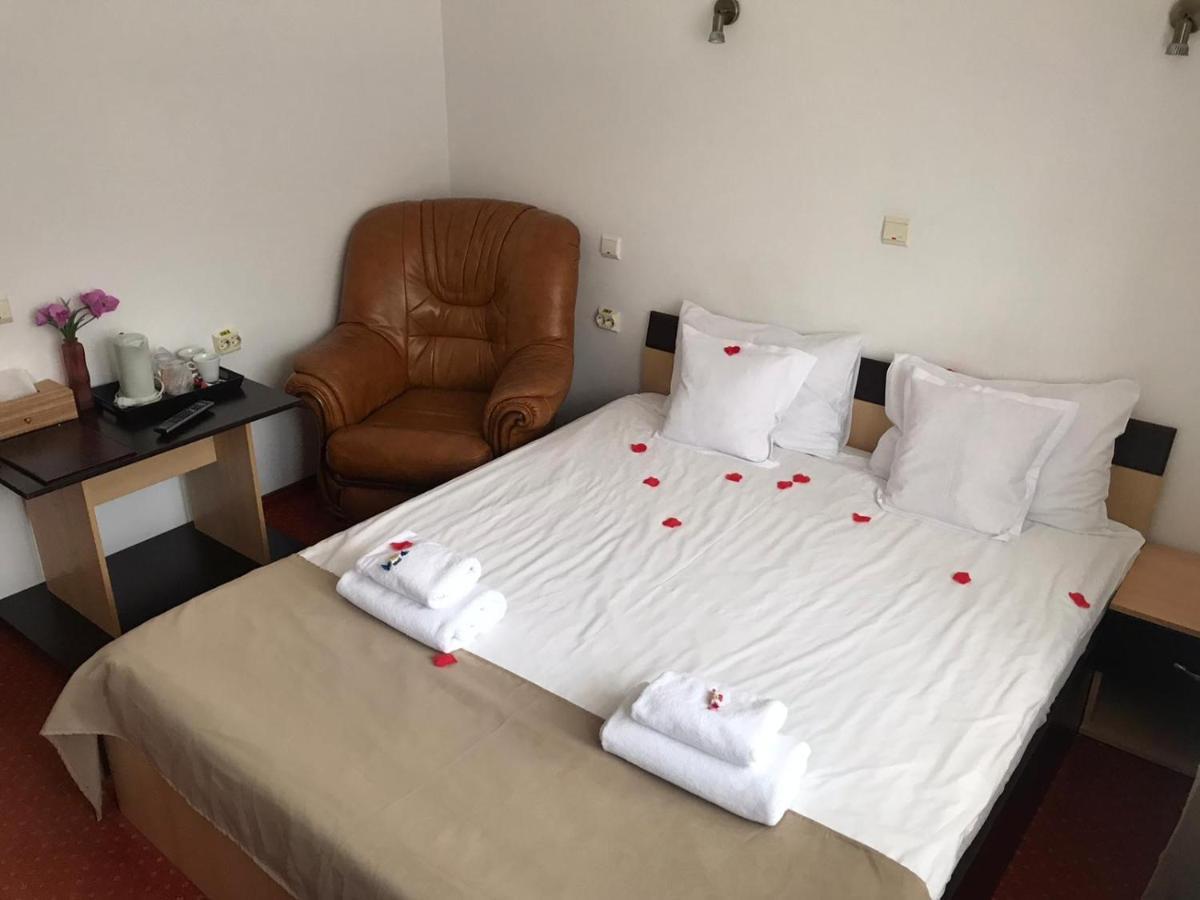 Hotel FLORA ALPINA Azuga Kültér fotó