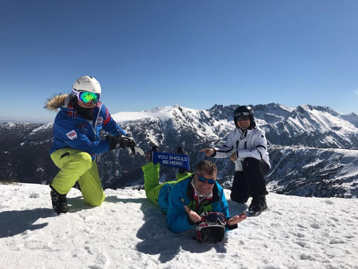 Hotel FLORA ALPINA Azuga Kültér fotó