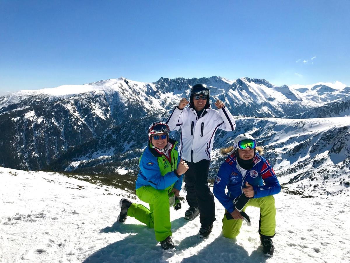 Hotel FLORA ALPINA Azuga Kültér fotó