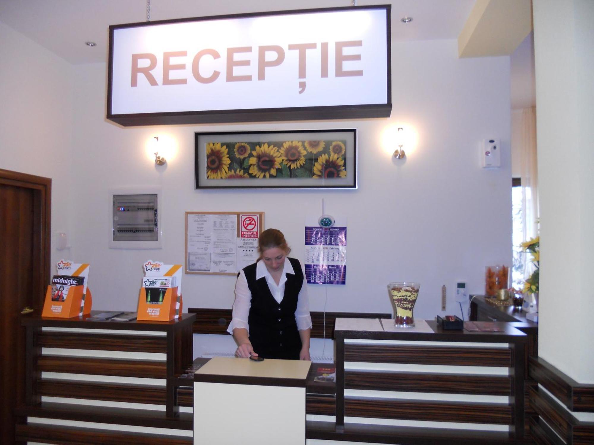 Hotel FLORA ALPINA Azuga Kültér fotó
