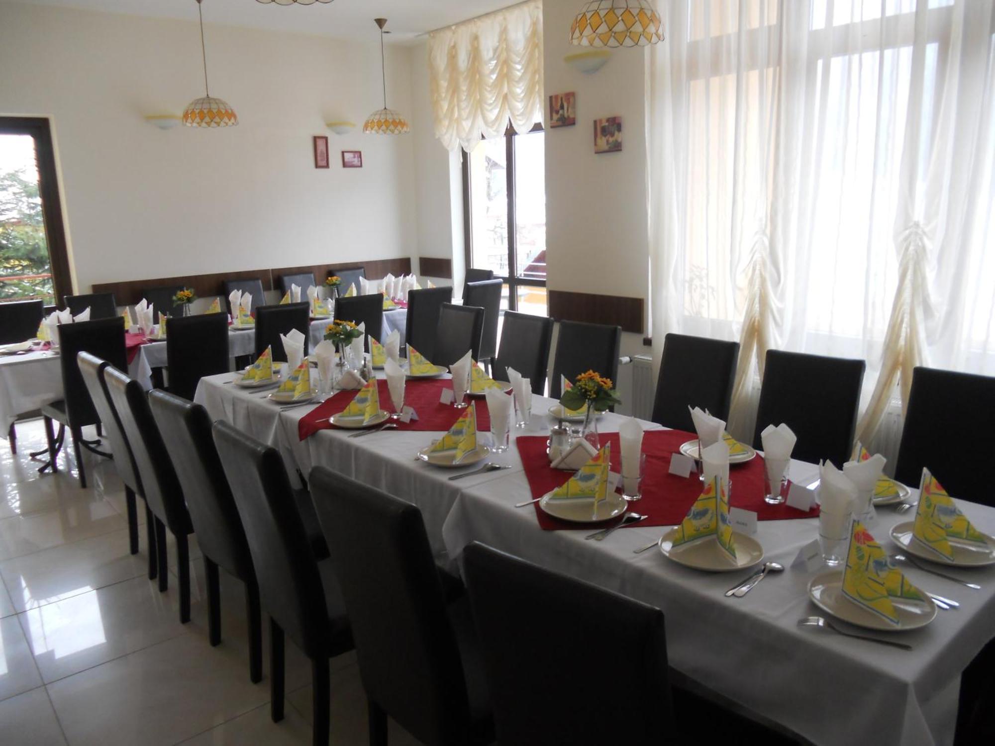 Hotel FLORA ALPINA Azuga Kültér fotó