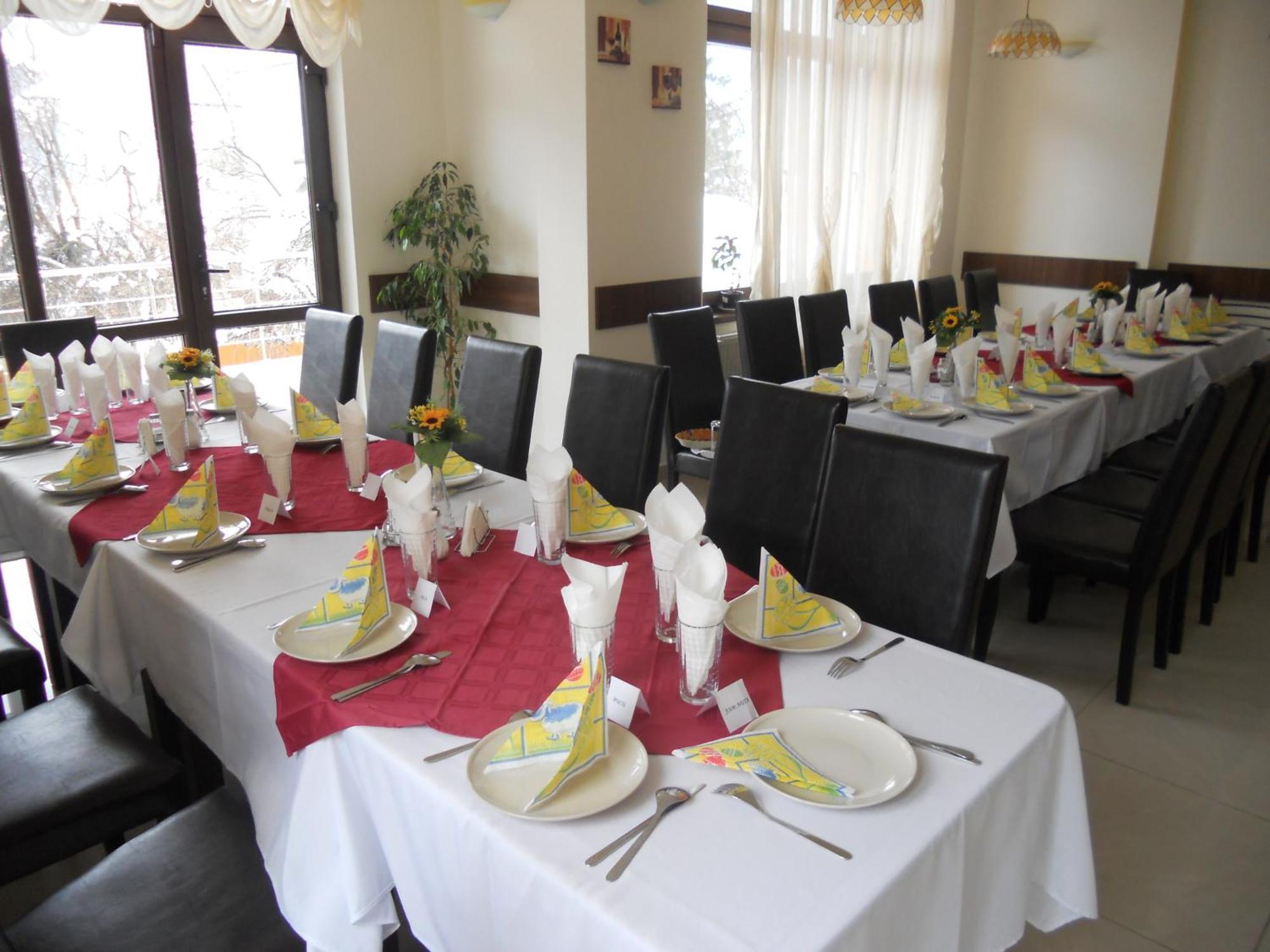 Hotel FLORA ALPINA Azuga Kültér fotó