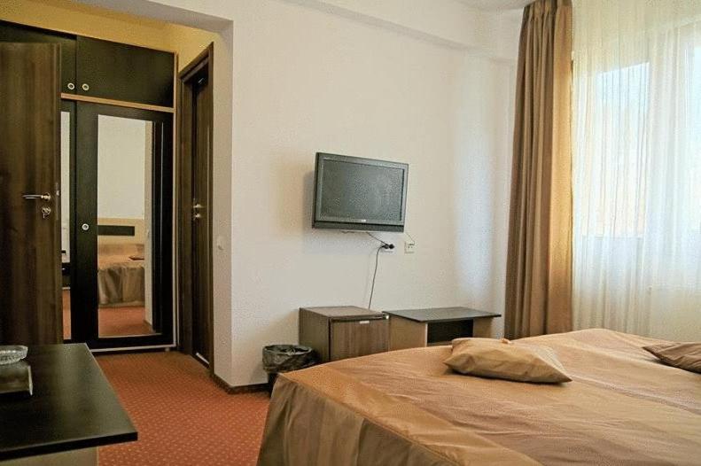 Hotel FLORA ALPINA Azuga Kültér fotó